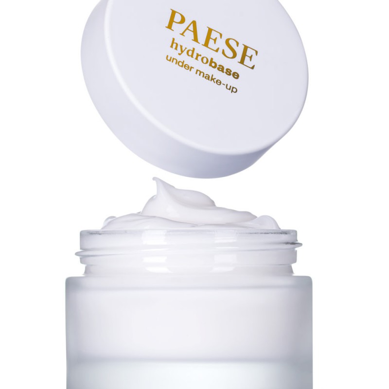 Hydrobase under Make-Up